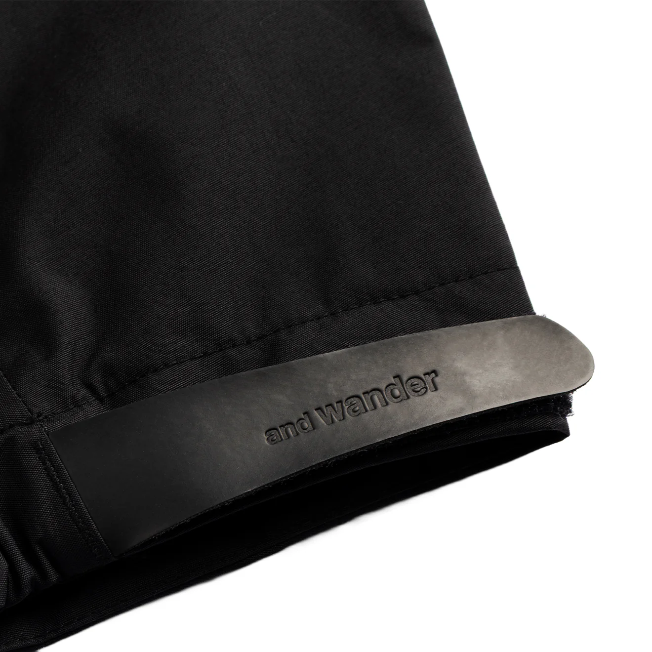 And Wander 2.5L Hiker Rain Jacket Black - Image 4