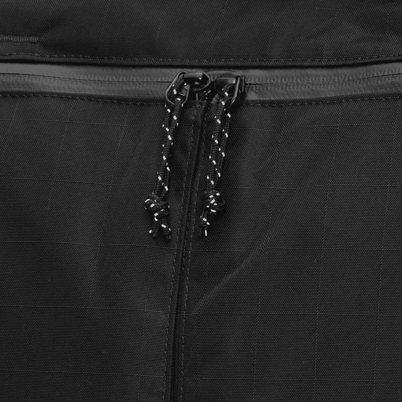 DB Utility Tote 32L Black Out - Image 5
