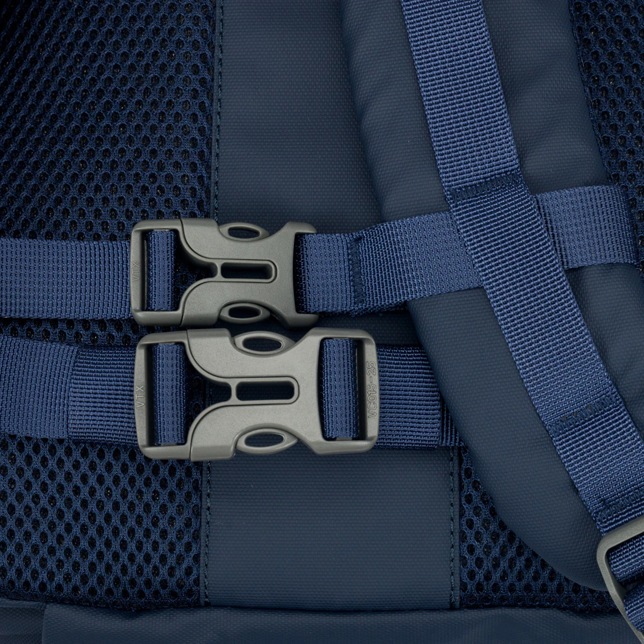 Elliker Kiln Hooded Zip Top Backpack 22L Navy - Image 10