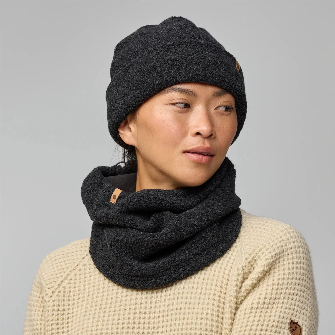 Fjallraven Kaitum Neck Gaiter Dark Grey - Image 4