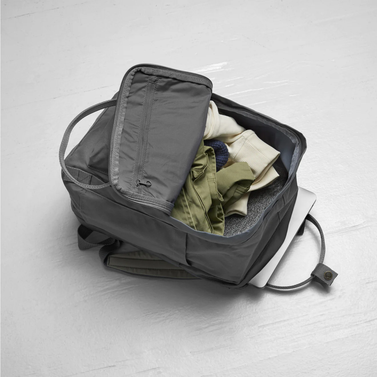 Fjallraven Kanken Laptop 13 Super Grey - Image 4