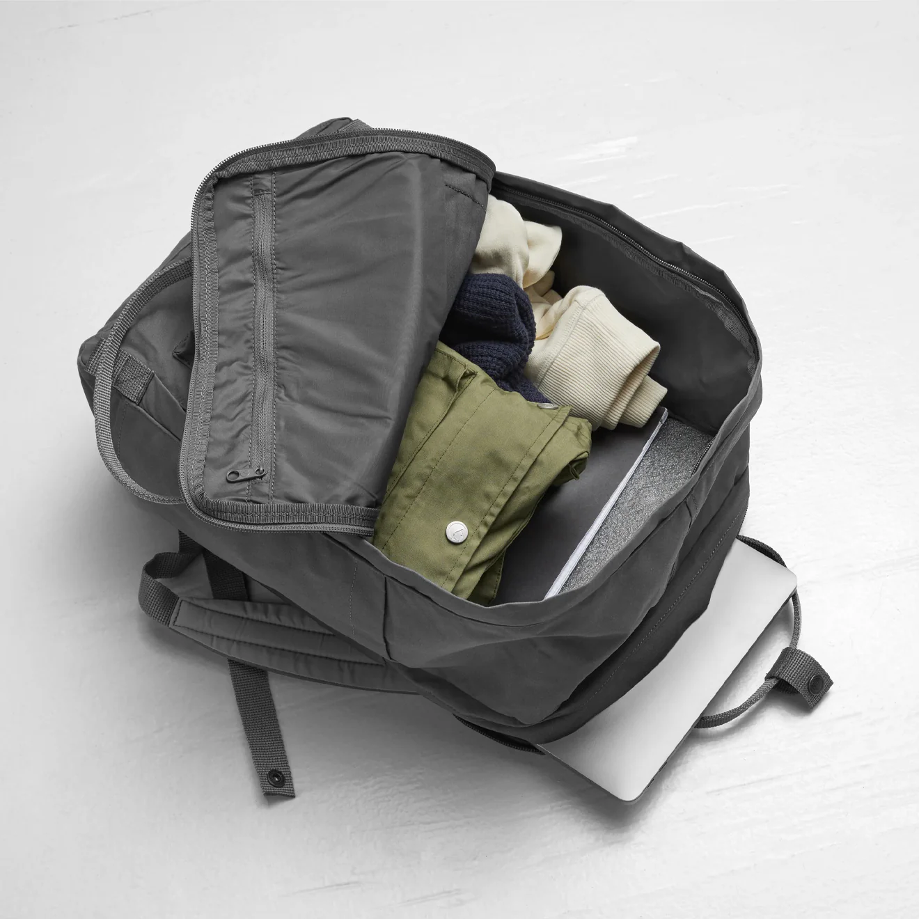 Fjallraven Kanken Laptop 17 Green - Image 4