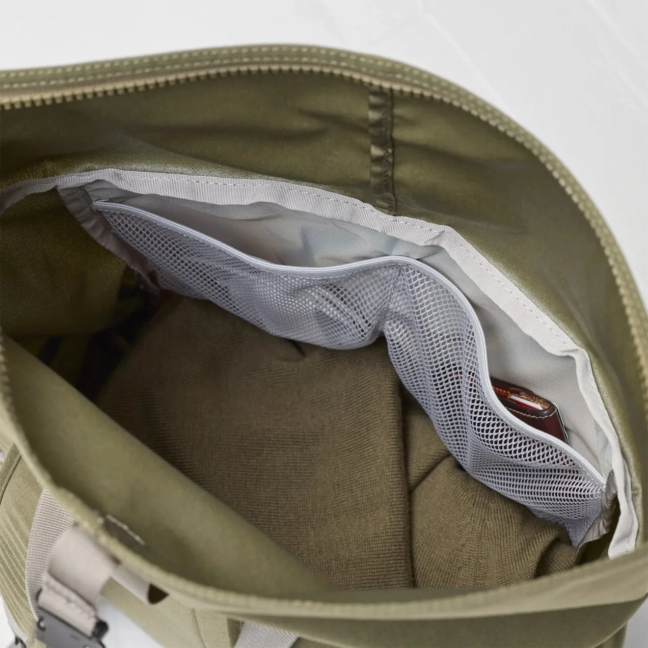Fjallraven Vardag Foldsack 25 Coal Black - Image 7