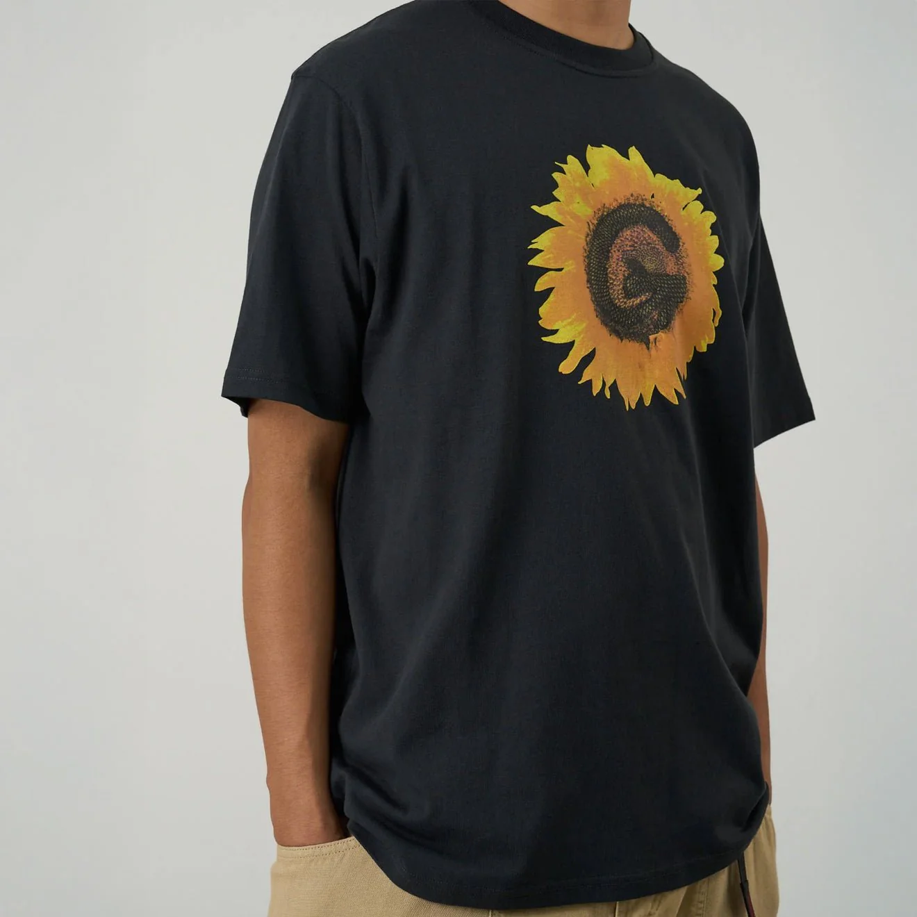 Gramicci G-Flower Tee Vintage Black - Image 3