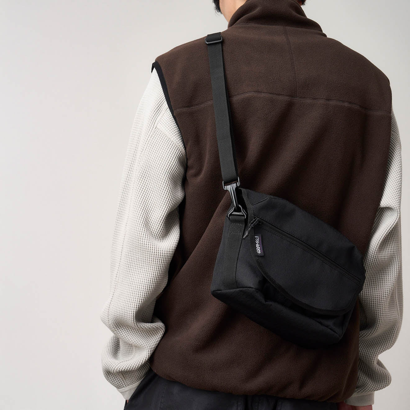 Gramicci Multi Side Bag Black - Image 2