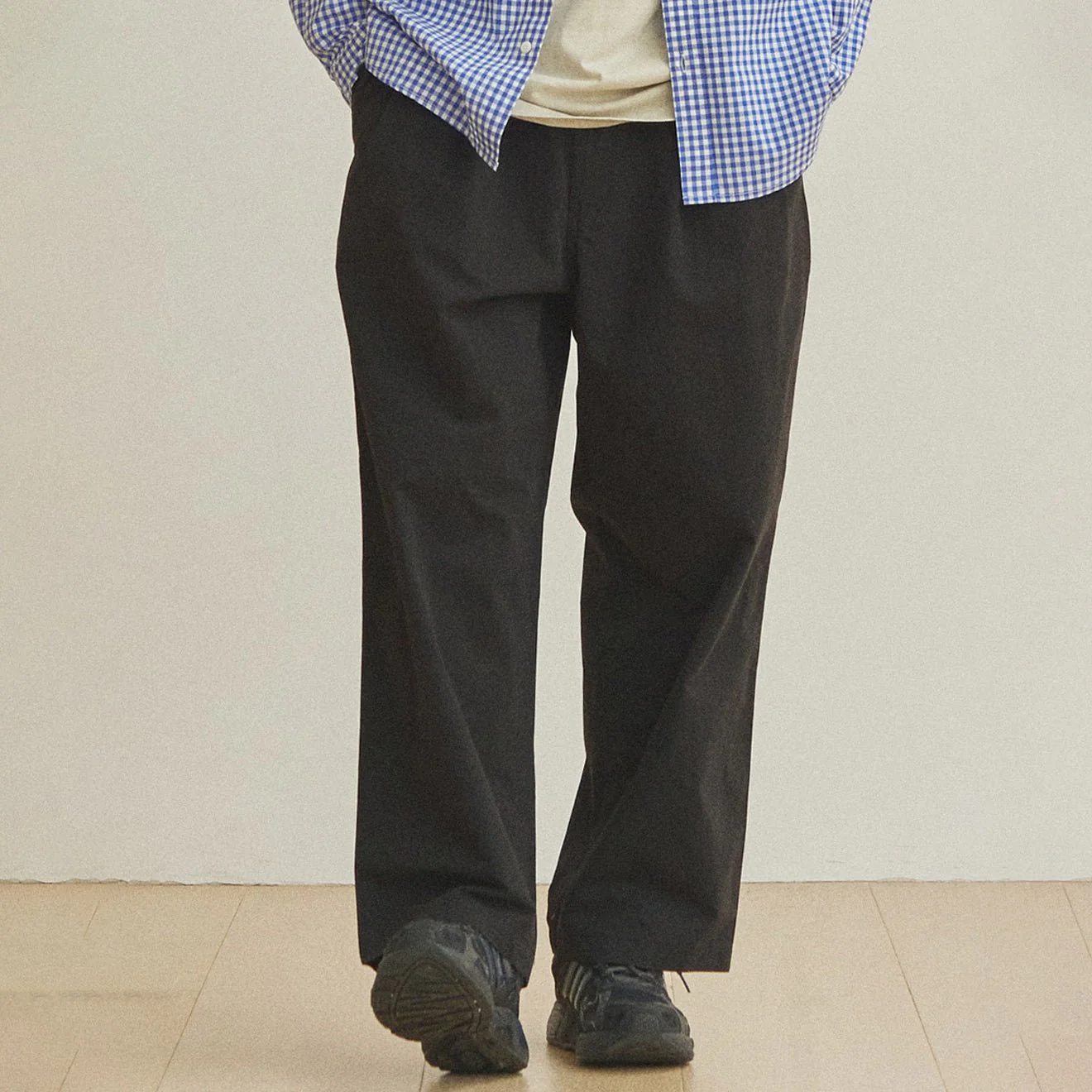 Kappy Two Tuck Wide Pants Black - Image 3