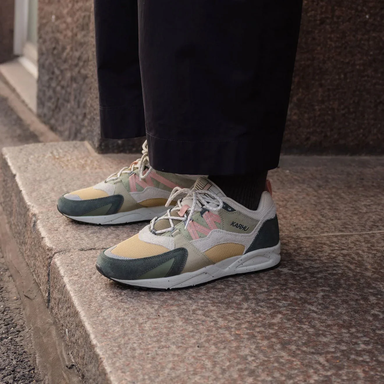 Karhu Fusion 2.0 Trainer Darkest Spruce / Cameo Rose - Image 7