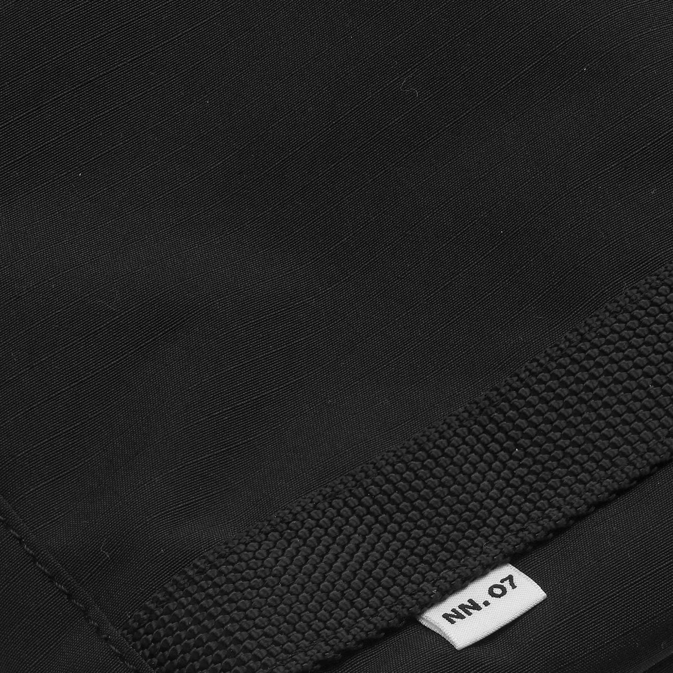 NN07 Shoulder Bag Small Black - Image 5