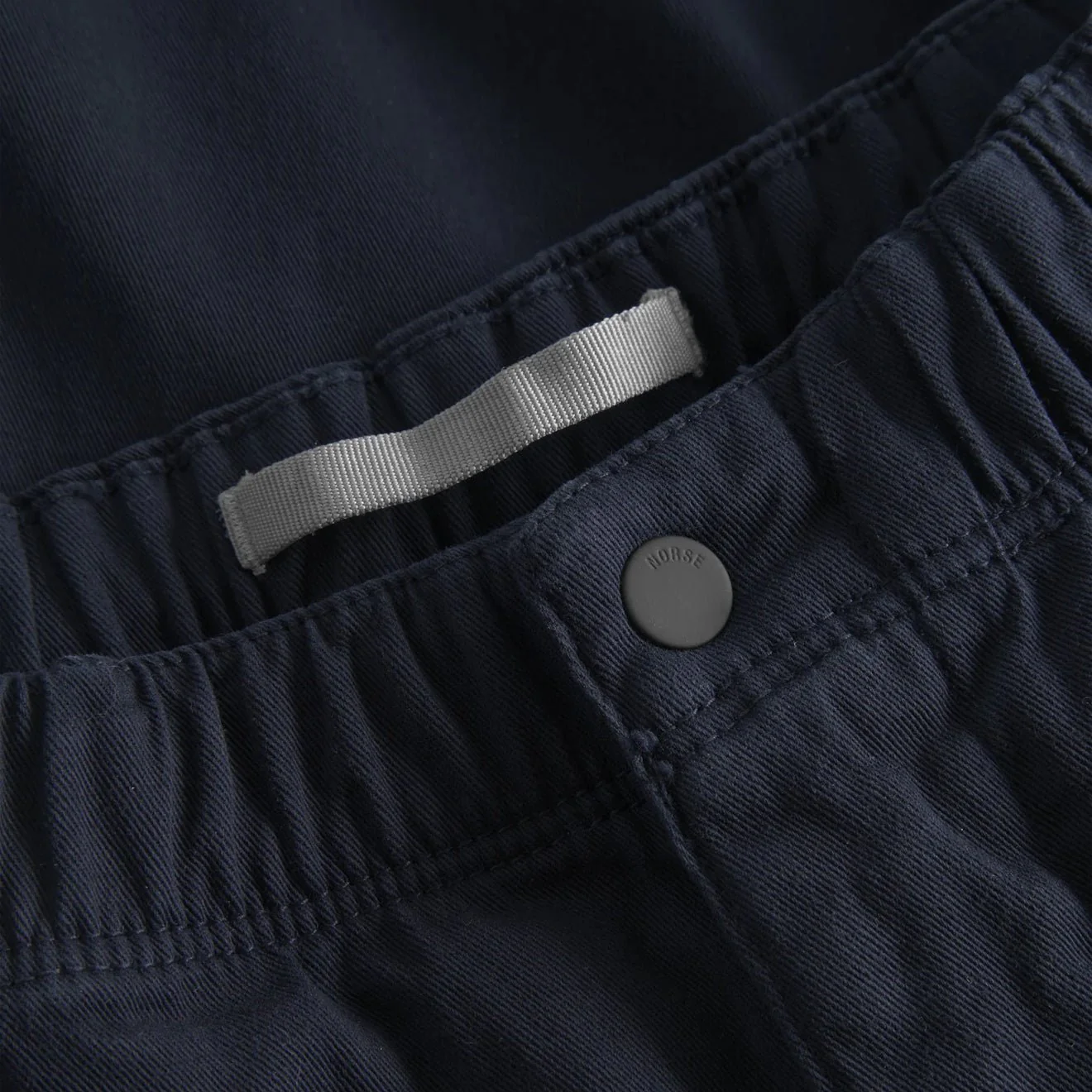Norse Projects Ezra Relaxed Organic Stretch Twill Short Dark Navy - Image 3