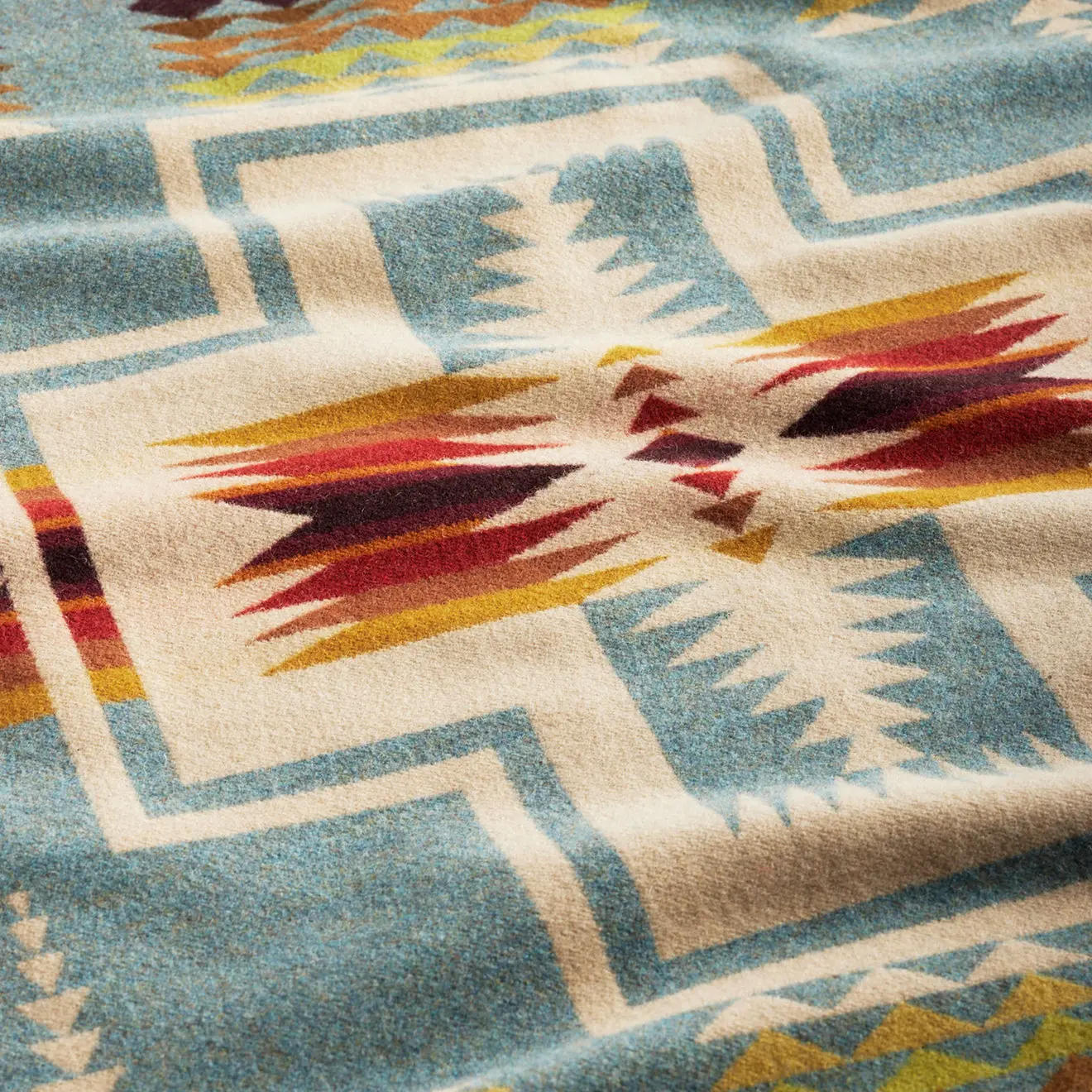 Pendleton Jacquard Napped Robe Harding Shale - Image 3