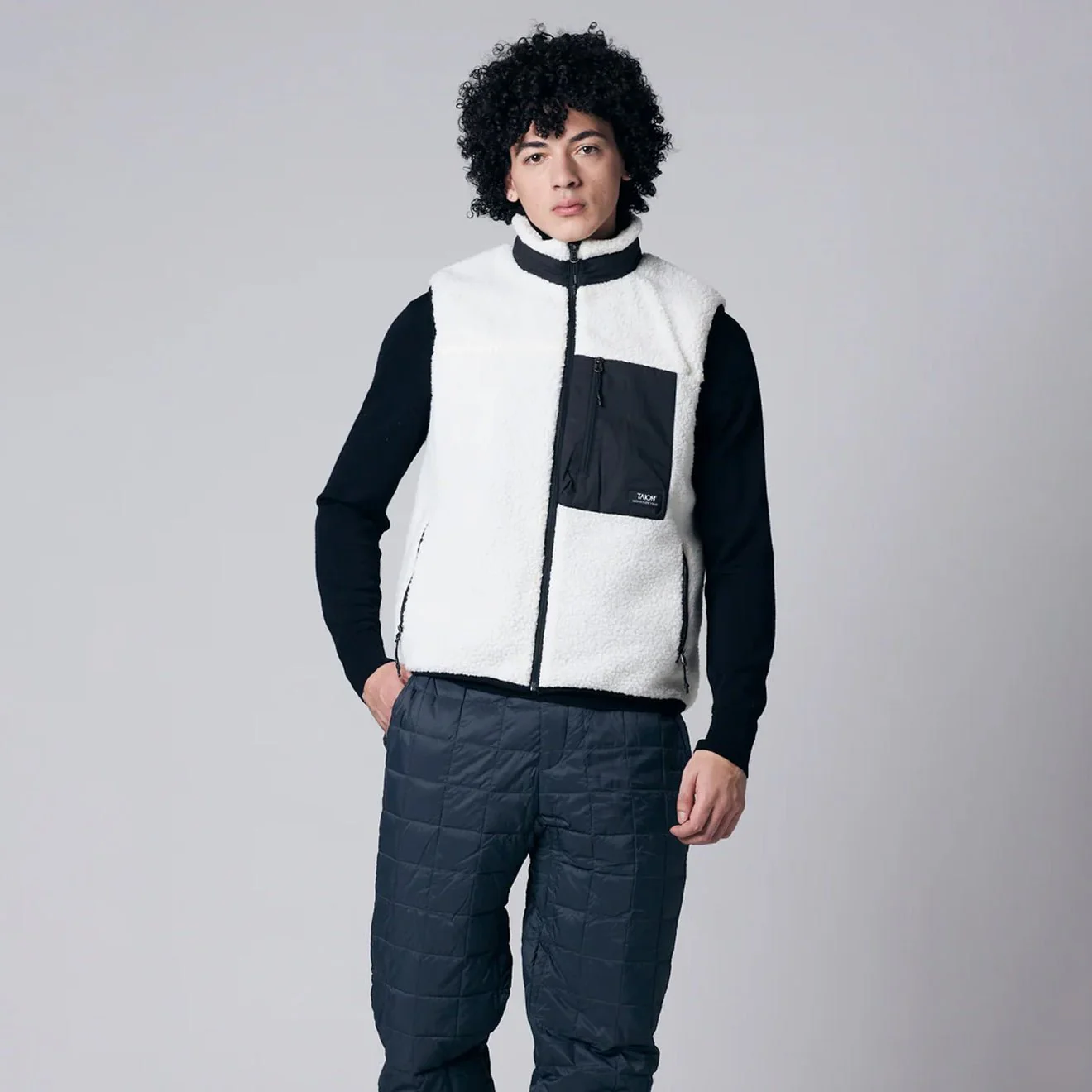 Taion Mountain W-Zip Boa Hi Neck Vest Dark Beige / Black - Image 2